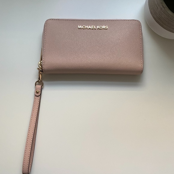 Michael Kors Jet Set Travel Wallet - Picture 1 of 13
